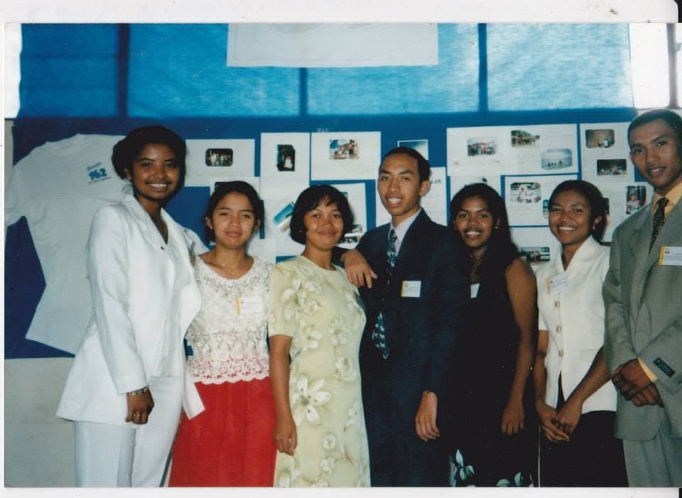 Bureau ISC en 2000 de gauche à droite : Vola, Lanja, Yvanna, Haja, Niaina, Hasina, Maharo